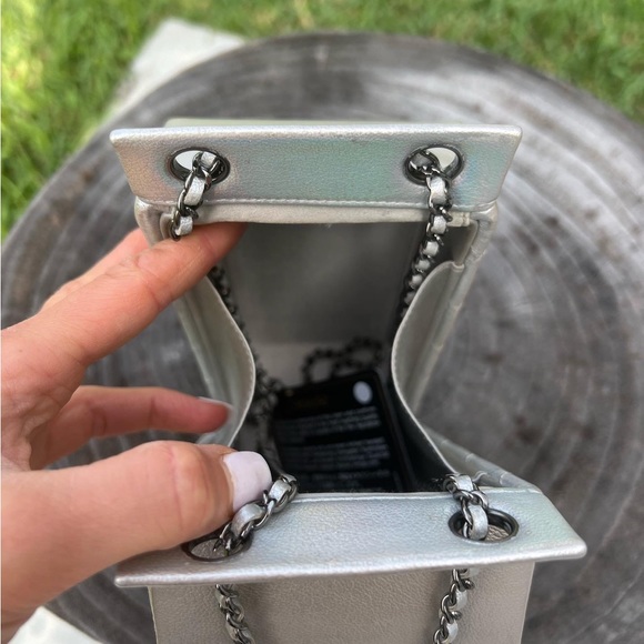 CHANEL RUNWAY MILK CARTON BAG - Picture 6 of 10